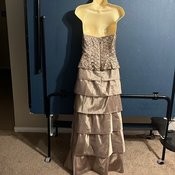 Jovani beaded gown size 4 new with tags - Picture 3 of 11